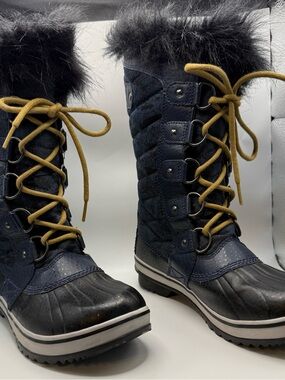Sorel Tofino II Boots Womens
Size 6 Blue Waterproof Faux Fur
Hiking Outdoors